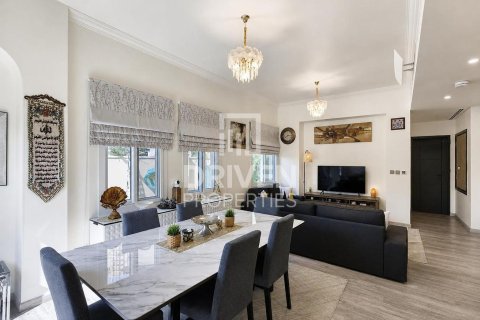 Townhouse de 3 dormitorios en Bella Casa, UAE No. 214652