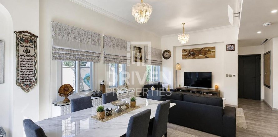 Townhouse de 3 dormitorios en Bella Casa, UAE No. 214652