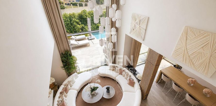 Villa de 4 dormitorios en Jumeirah Islands, UAE No. 215110