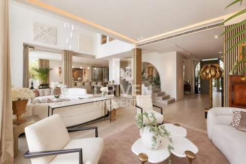 Villa de 4 dormitorios en Jumeirah Islands, UAE No. 215110 6