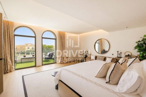 Villa de 4 dormitorios en Jumeirah Islands, UAE No. 215110 15