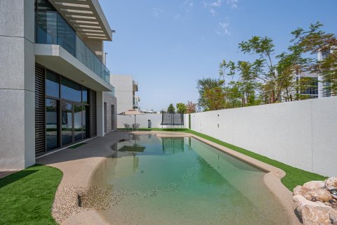 Villa de 4 dormitorios en District One, UAE No. 202316 11