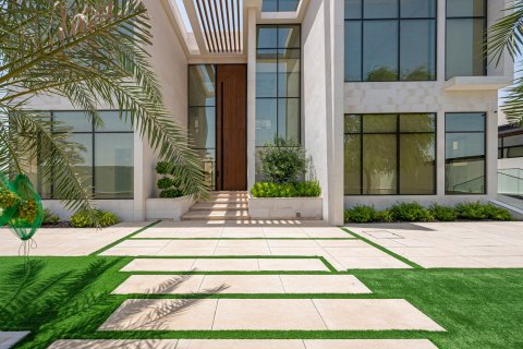Villa de 5 dormitorios en Al Aweer, UAE No. 196597