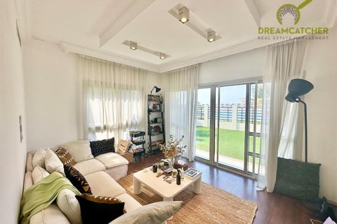 Вилла с 5 спальнями в Mina Al Arab, ОАЭ №13043 3