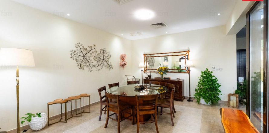 4 bedrooms Townhouse in Dubai, UAE No. 216389