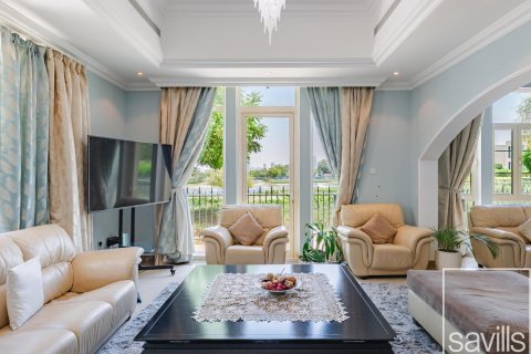 Вилла с 4 спальнями в Jumeirah Islands, ОАЭ №220414 3