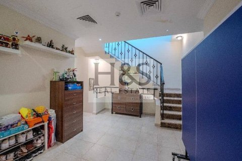 3 bedrooms Villa in Jumeirah Village Circle, UAE No. 112749 14