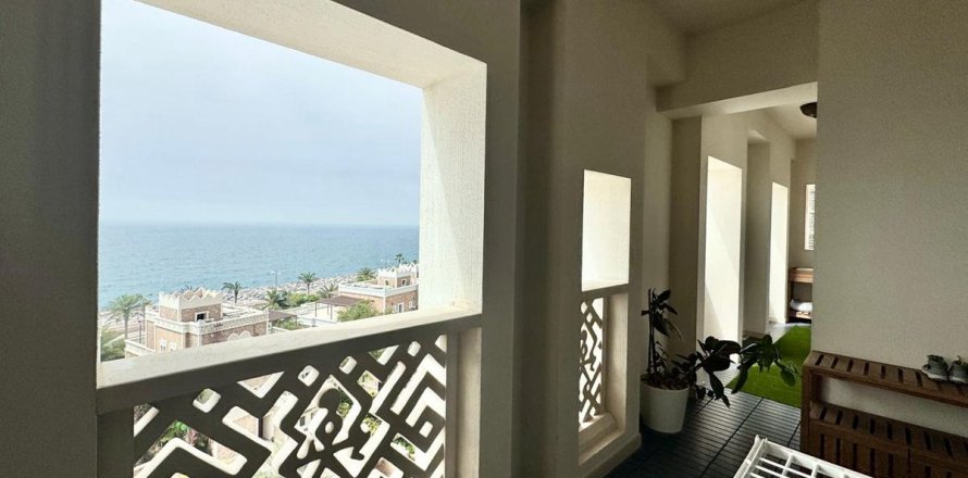 Apartment de 3 dormitorios en Palm Jumeirah, UAE No. 219176