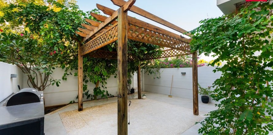 3 bedrooms Townhouse in Dubai, UAE No. 213186