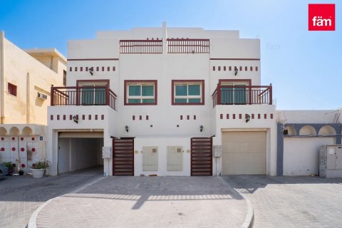 Вилла с 4 спальнями в Deira, ОАЭ №208135