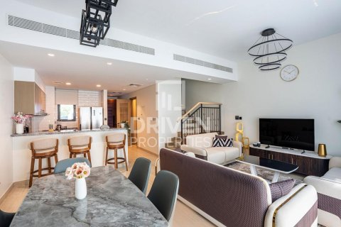 Townhouse de 5 dormitorios en Damac Lagoons, UAE No. 215105 6