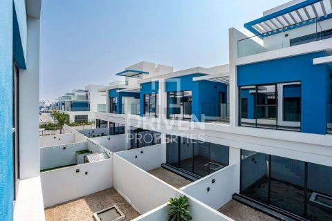 Townhouse de 5 dormitorios en Damac Lagoons, UAE No. 215105 4