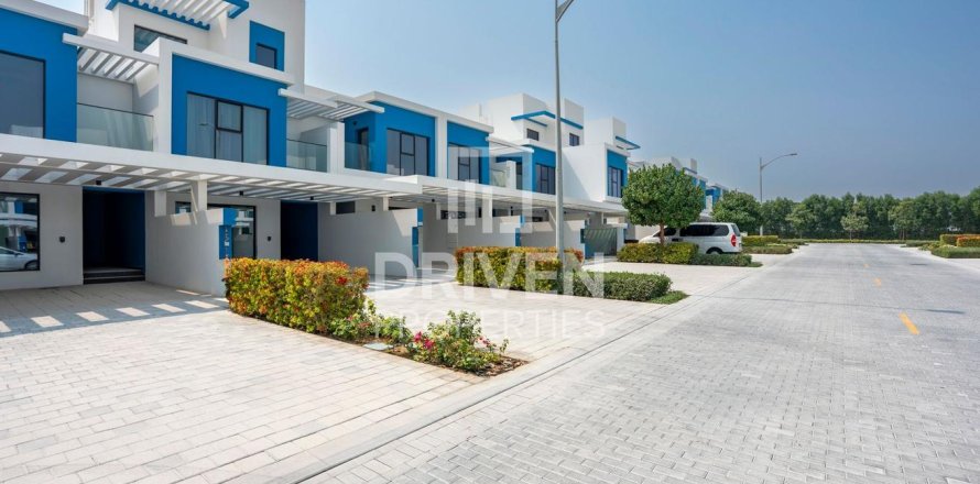 Townhouse de 5 dormitorios en Damac Lagoons, UAE No. 215105