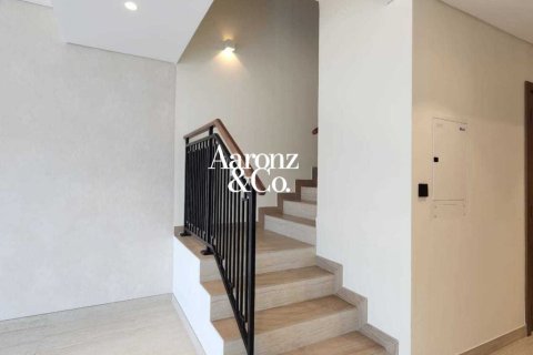Villa de 4 dormitorios en Damac Lagoons, UAE No. 208419 8