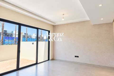 Villa de 4 dormitorios en Damac Lagoons, UAE No. 208419 6