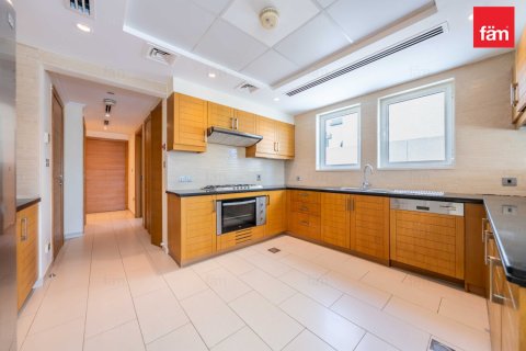 Вилла с 3 спальнями в Jumeirah Park, ОАЭ №161767 16