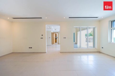 Вилла с 3 спальнями в Jumeirah Park, ОАЭ №161767 11