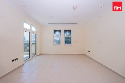 Вилла с 3 спальнями в Jumeirah Park, ОАЭ №161767 8