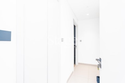 Квартира с 3 спальнями в EMAAR Beachfront, ОАЭ №185867 14