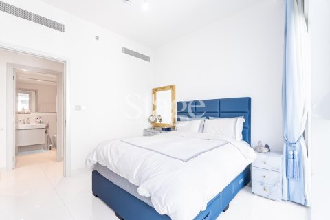 Квартира с 3 спальнями в EMAAR Beachfront, ОАЭ №185867 7