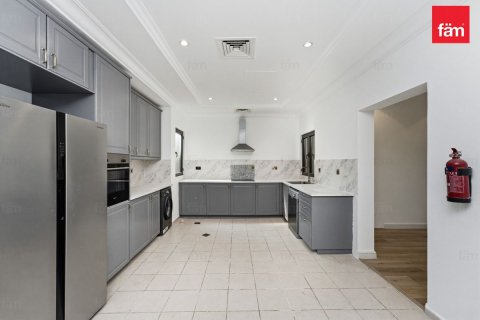 4 bedrooms Villa in Palm Jumeirah, UAE No. 147793 18