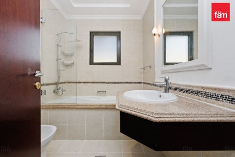 4 bedrooms Villa in Palm Jumeirah, UAE No. 147793 9