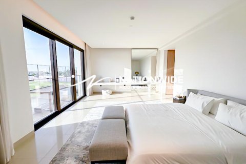 5 bedrooms Villa in Abu Dhabi, UAE No. 92188 12