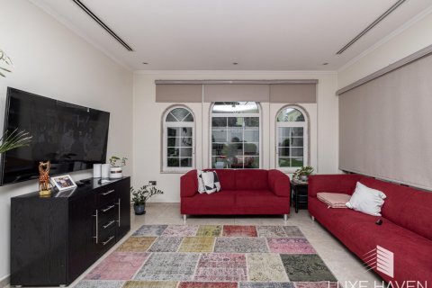 Villa de 3 dormitorios en Legacy, UAE No. 14018