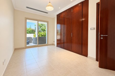 Вилла с 4 спальнями в Emirates Hills, ОАЭ №221623 17
