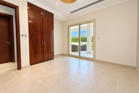 Вилла с 4 спальнями в Emirates Hills, ОАЭ №221623 16