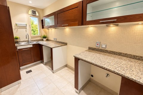 Вилла с 4 спальнями в Emirates Hills, ОАЭ №221623 10