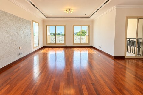 Вилла с 4 спальнями в Emirates Hills, ОАЭ №221623 3
