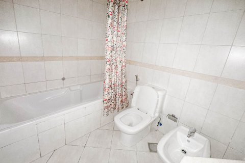 Apartment de 3 dormitorios en Dubai Investment Park, UAE No. 215332 9