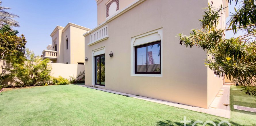 3 bedrooms Villa in Casa, UAE No. 220822