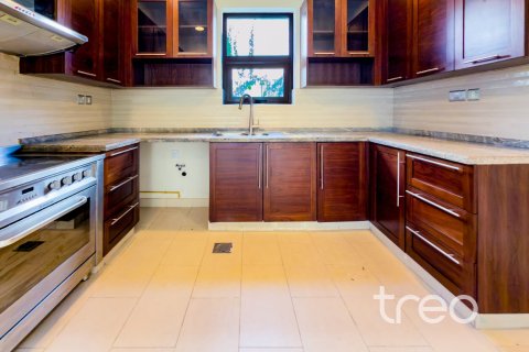 3 bedrooms Villa in Casa, UAE No. 220822 6