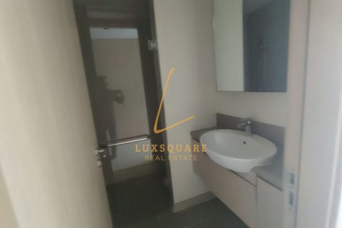 Apartment de 2 dormitorios en Deira, UAE No. 224322 12