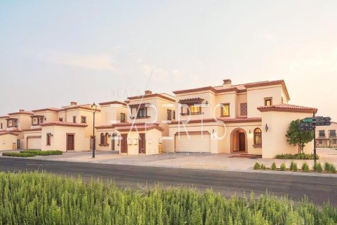 Villa de 3 dormitorios en Khalifa City, UAE No. 224235