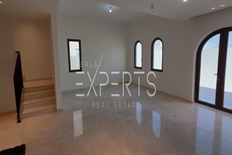 Villa de 3 dormitorios en Khalifa City, UAE No. 224235 3