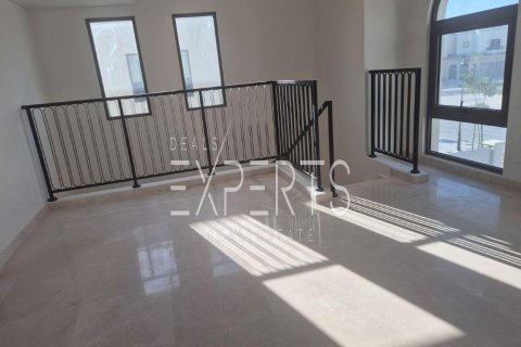 Villa de 3 dormitorios en Khalifa City, UAE No. 224235 8
