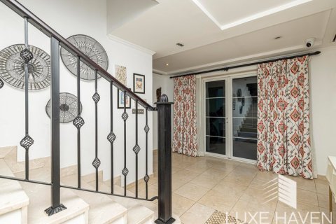 Villa de 3 chambres à Legacy, UAE No. 10586 6