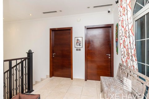 Villa de 3 chambres à Legacy, UAE No. 10586 19