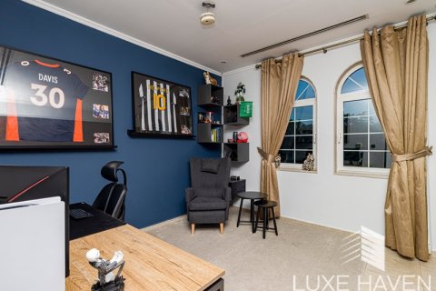 Villa de 3 chambres à Legacy, UAE No. 10586 3