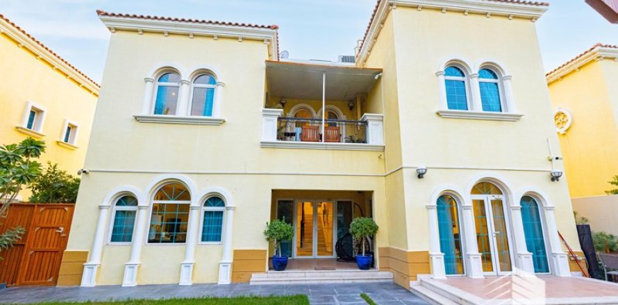 Villa de 3 chambres à Legacy, UAE No. 10586