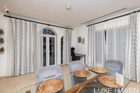 Villa de 3 chambres à Legacy, UAE No. 10586 24