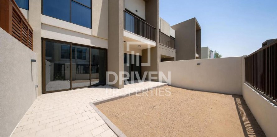 Villa de 3 dormitorios en Villanova, UAE No. 214996