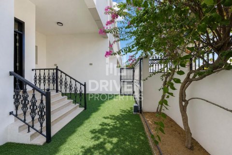 Villa de 4 dormitorios en Al Barsha 1, UAE No. 221516 19