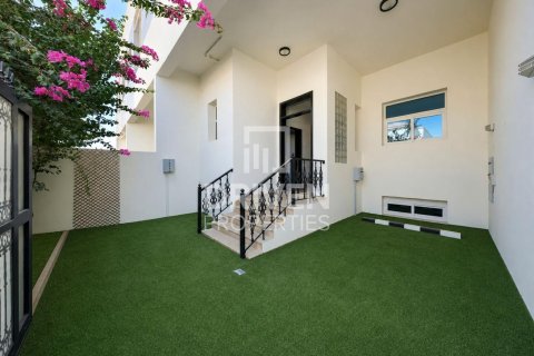 Villa de 4 dormitorios en Al Barsha 1, UAE No. 221516 22