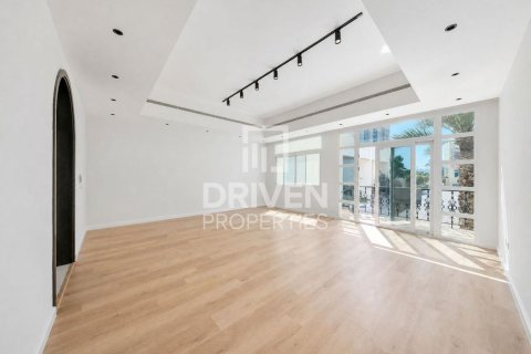 Villa de 4 dormitorios en Al Barsha 1, UAE No. 221516 4