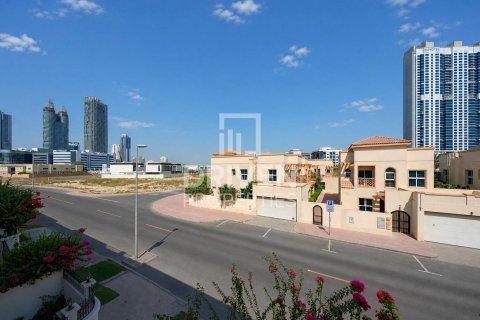Villa de 4 dormitorios en Al Barsha 1, UAE No. 221516 25