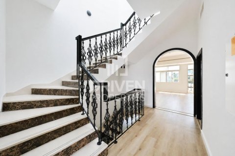 Villa de 4 dormitorios en Al Barsha 1, UAE No. 221516 3